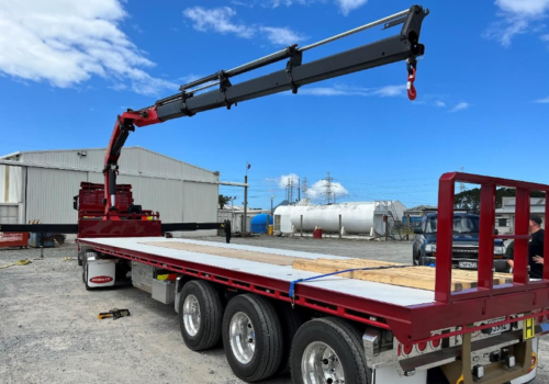 5 Reasons for Hiring a Flat Deck Truck in New Zealand