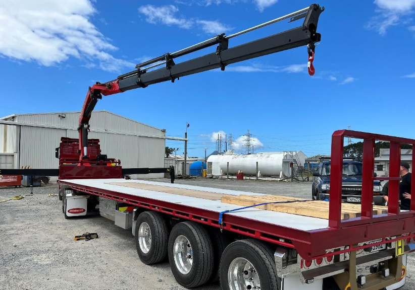 5 Reasons for Hiring a Flat Deck Truck in New Zealand